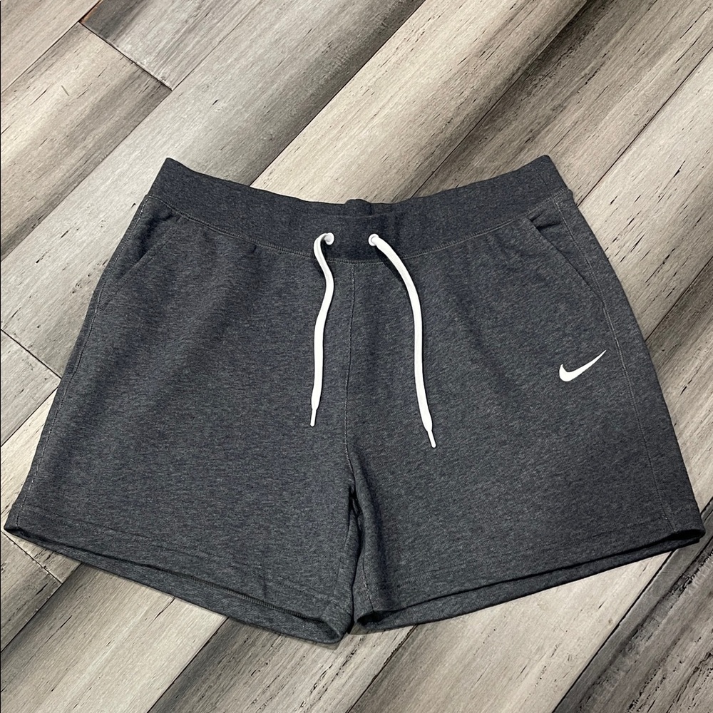 Nike Women's Sportswear Gym  Shorts Slim Fit  Grey Size XL